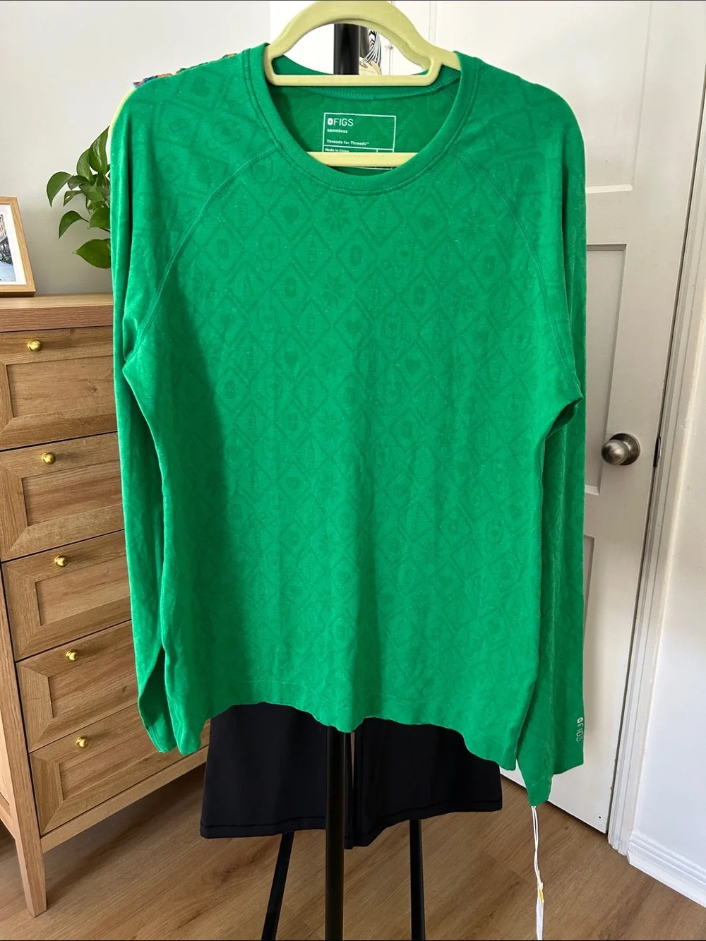 NWT Figs Salta Seamless Longsleeve Underscrub. Size 2XL. PTP 21”. Stretch. - Picture 1 of 5